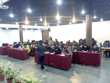 员工指导01.jpg JJB电竞高效云仓储物流监控系统APP应用快速下载